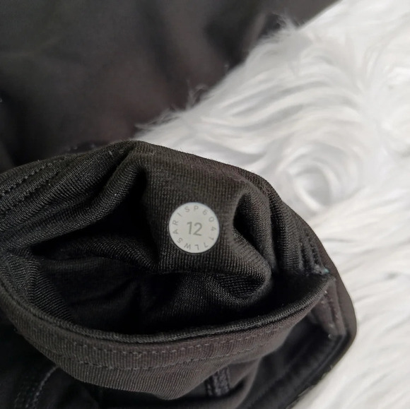 Lululemon Tied To It 7/8 Tight Black Size 12 Inseam 25in - Picture 5 of 7